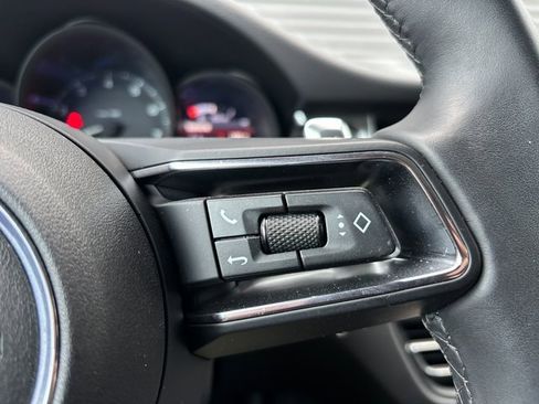 Certified 2025 Porsche Macan image 16