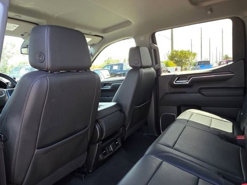 Used 2024 GMC Sierra 1500 SLT image 18