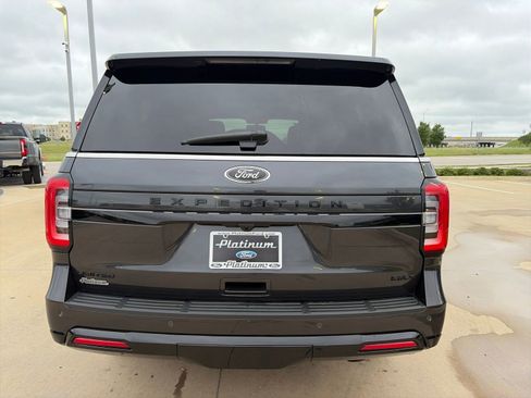 Used 2024 Ford Expedition Max Limited RWD image 4