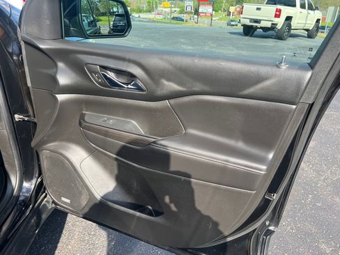 Used 2018 GMC Acadia SLT w/ LPO, Floor Liner Package AWD/4WD image 33