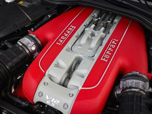 Used 2021 Ferrari 812 GTS RWD image 21