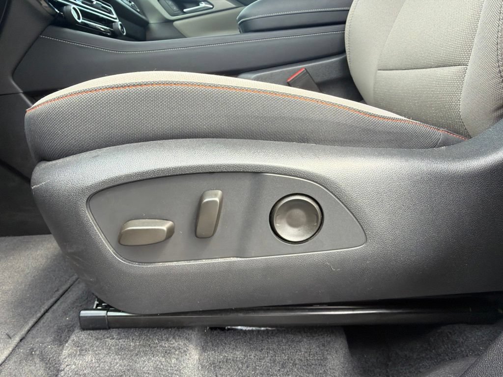 Used 2026 Chevrolet Traverse LT w/ Driver Confidence Package FWD image 23