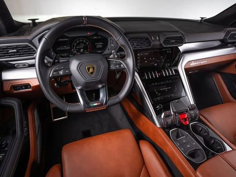 Used 2022 Lamborghini Urus AWD/4WD image 30
