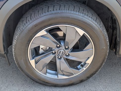Used 2024 Nissan Rogue SV AWD/4WD image 13