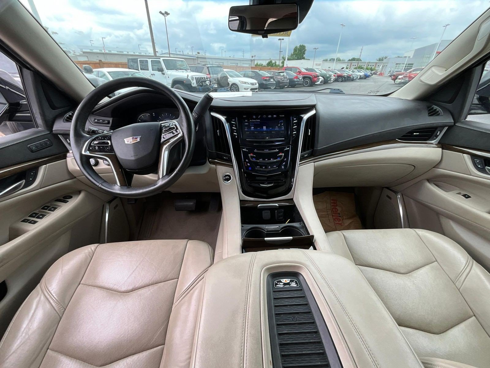 Used 2020 Cadillac Escalade Luxury AWD/4WD image 7