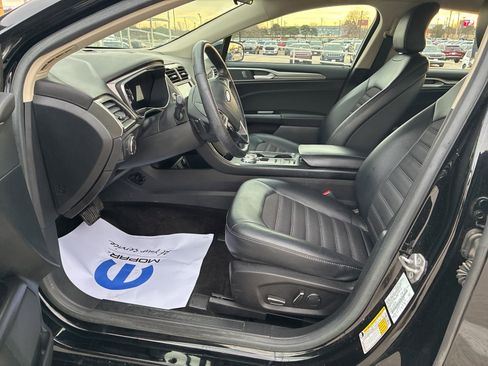 Used 2017 Ford Fusion SE w/ Equipment Group 201A image 10