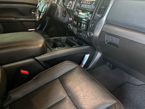 Used 2021 Nissan Titan PRO-4X w/ Pro-4x Convenience Package AWD/4WD image 14