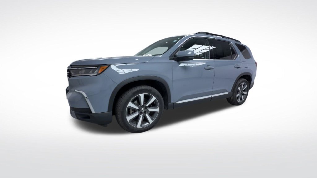 Used 2025 Honda Pilot Touring image 4