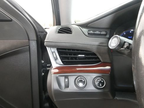 Used 2016 Cadillac Escalade Luxury image 18