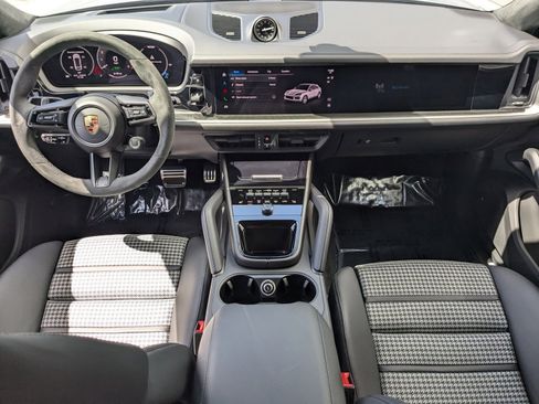 New 2025 Porsche Cayenne S AWD/4WD image 27
