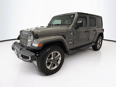 Used 2018 Jeep Wrangler Unlimited Sahara AWD/4WD image 3