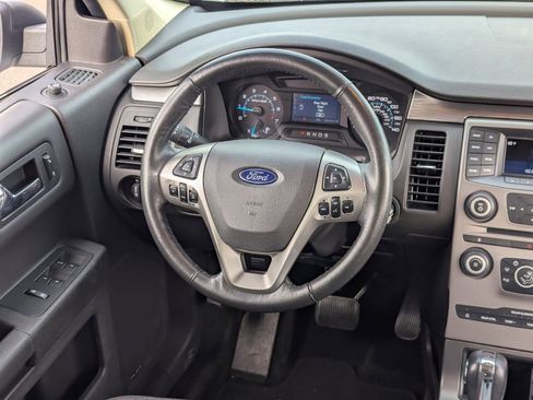 Used 2018 Ford Flex SE image 16