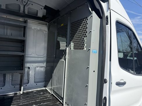 Used 2024 Ford Transit 250 148 High Roof Extended image 34