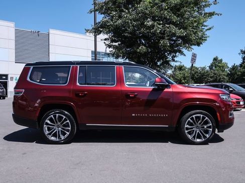 Used 2022 Jeep Grand Wagoneer Series III w/ Flexible Seating Group AWD/4WD image 9