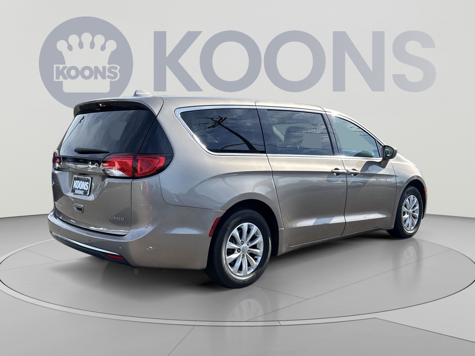 Used 2018 Chrysler Pacifica Touring Plus FWD image 7