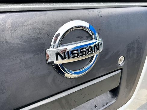 Used 2011 Nissan Frontier SL RWD image 27