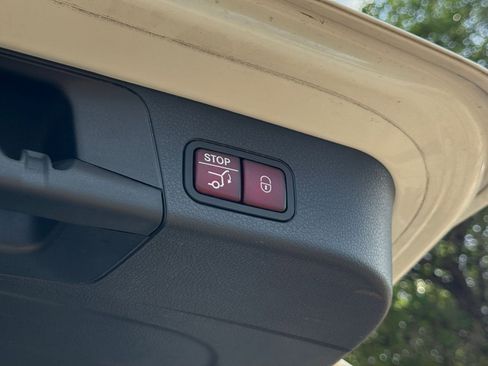 Used 2025 Mercedes-Benz GLB 250 4MATIC image 24