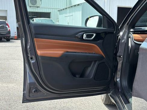 Used 2024 Jeep Compass Limited image 12