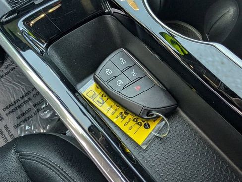 Used 2025 Chevrolet Equinox LT w/ Convenience Package II AWD/4WD image 6