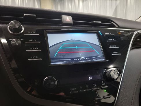 Used 2018 Toyota Camry LE image 17