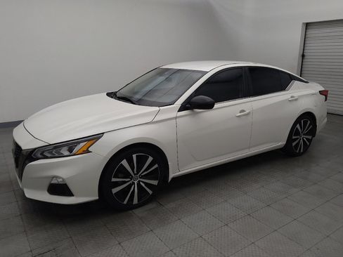 Used 2021 Nissan Altima 2.5 SR image 2