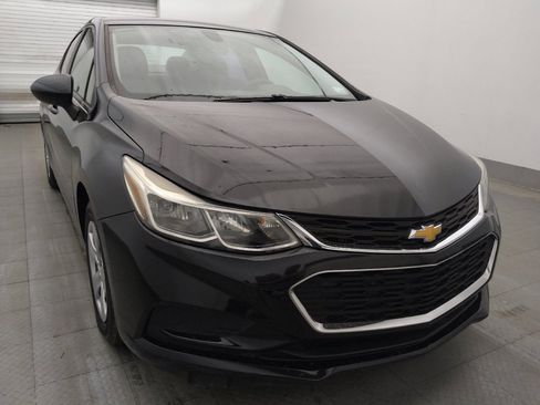 Used 2017 Chevrolet Cruze LS FWD image 13