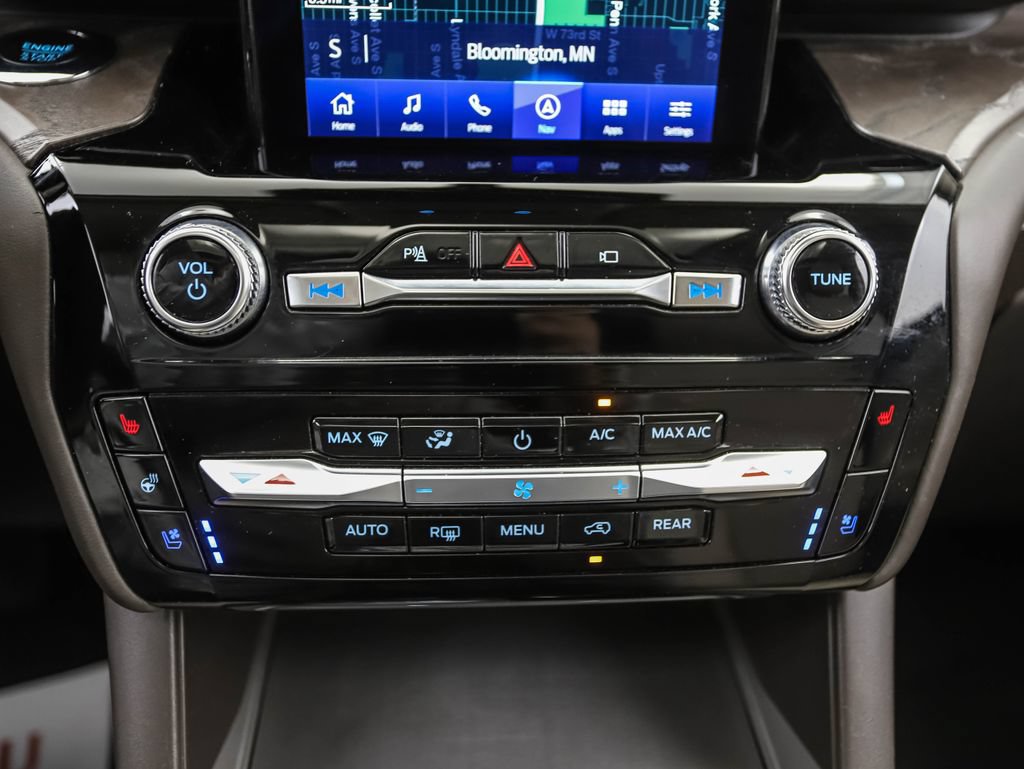 Used 2022 Ford Explorer Platinum w/ Equipment Group 601A AWD/4WD image 19