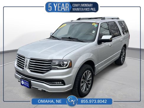 Used 2017 Lincoln Navigator Select image 1