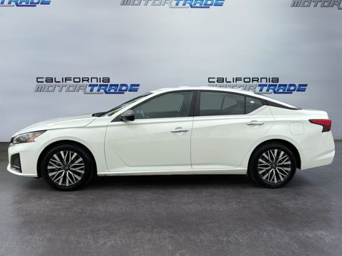 Used 2025 Nissan Altima 2.5 SV FWD image 8