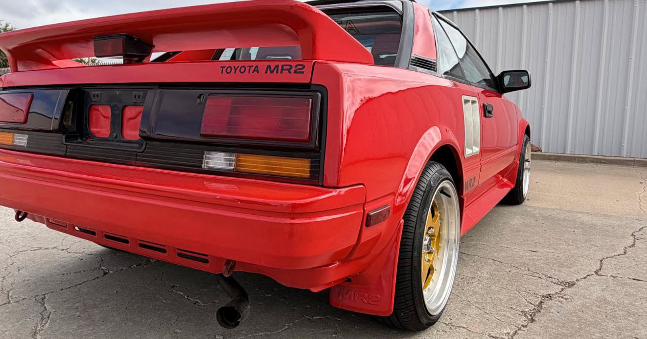 Used 1987 Toyota MR2 RWD image 10