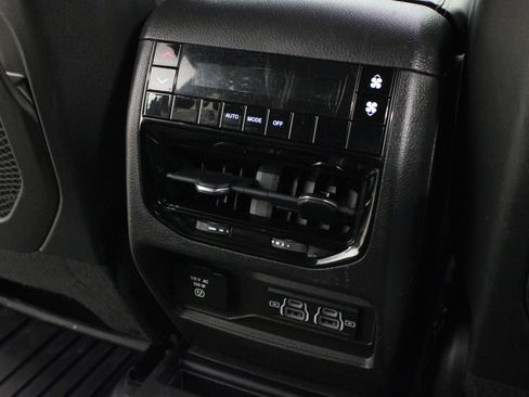 Used 2022 Jeep Grand Cherokee L Laredo image 18