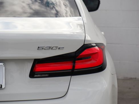 Certified 2023 BMW 530e w/ Convenience Package image 5