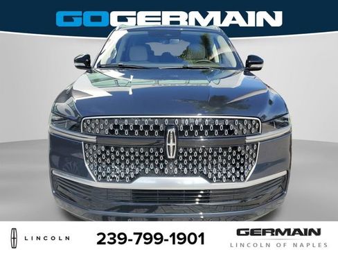New 2025 Lincoln Navigator Reserve image 3