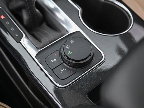 Used 2023 Chevrolet Blazer Premier FWD image 36