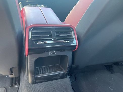 Used 2024 BMW i5 eDrive40i w/ M Sport Package image 11