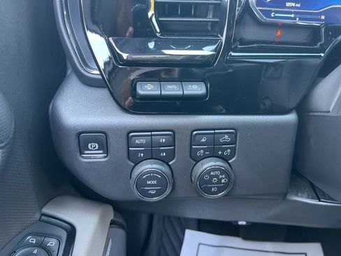 Used 2025 Chevrolet Silverado 1500 ZR2 w/ Technology Package image 13