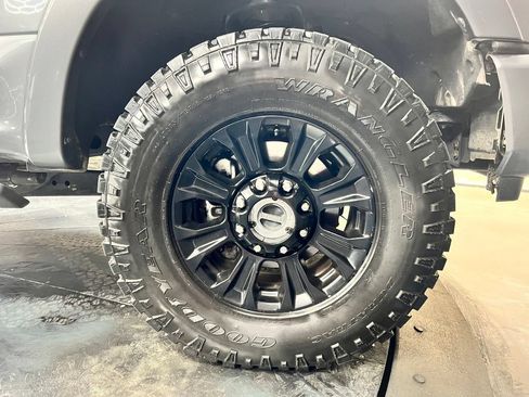 Used 2022 Ford F250 Platinum w/ FX4 Off-Road Package AWD/4WD image 23