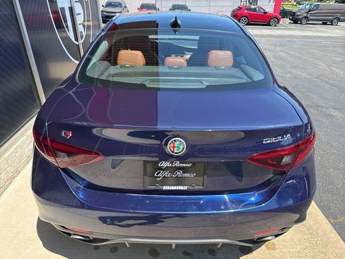 Used 2018 Alfa Romeo Giulia Ti Sport w/ Quick Order Package 22S Sport AWD/4WD image 10