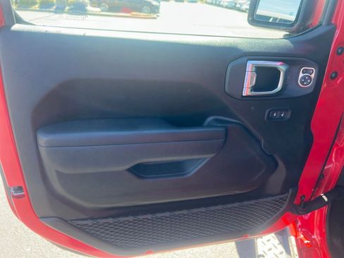 Used 2025 Jeep Wrangler Sport image 9