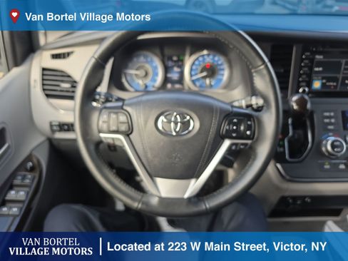 Used 2019 Toyota Sienna XLE w/ XLE Navigation Package FWD image 13