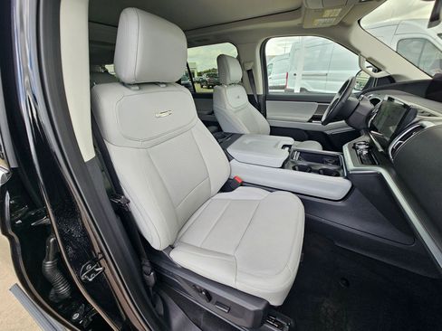 Used 2025 Ford Expedition Max Platinum image 30