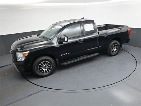 Used 2024 Nissan Titan SV w/ SV Utility Package image 28