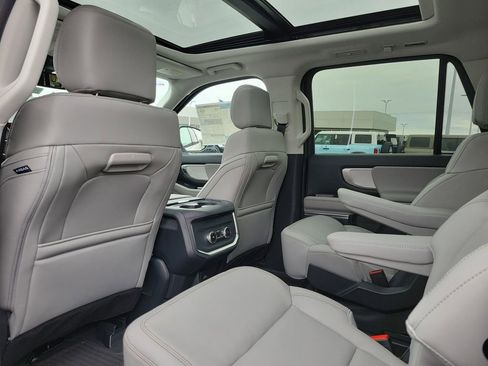 New 2025 Ford Expedition Active image 15