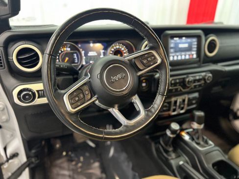Used 2019 Jeep Wrangler Unlimited Sahara w/ Safety Group AWD/4WD image 10