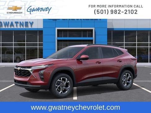 Used 2025 Chevrolet Trax LT FWD image 2