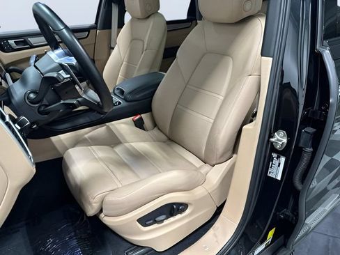 Used 2023 Porsche Cayenne S AWD/4WD image 29
