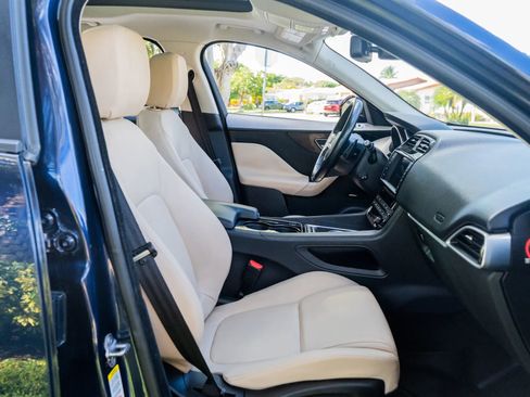 Used 2017 Jaguar F-PACE Premium image 48