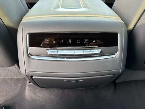 Certified 2025 Cadillac Escalade Premium Luxury Platinum AWD/4WD image 17