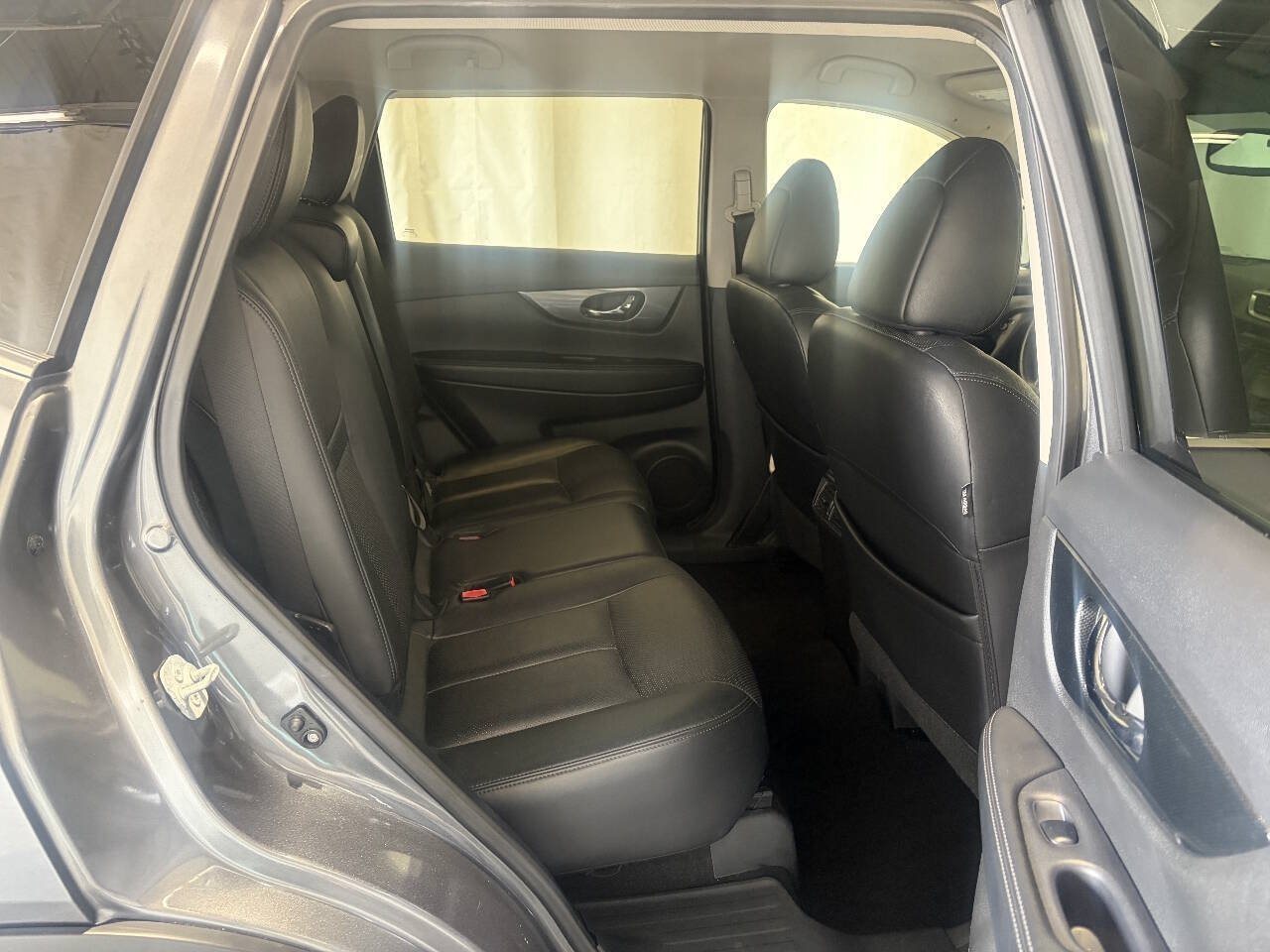 Used 2015 Nissan Rogue SL FWD image 23