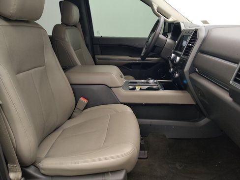 Used 2018 Ford Expedition XLT w/ Equipment Group 202A RWD image 21